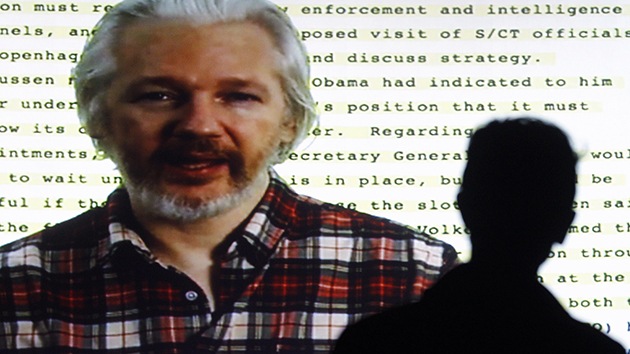 Assange a Unasur: "Creen sus propios motores de búsqueda como Rusia y China"