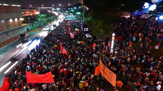 Jornada de protesta en São Paulo: Mitin multitudinario y huelga de los empleados del metro