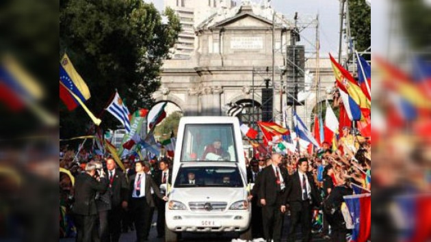 Protestas en España por el gasto de la visita papal