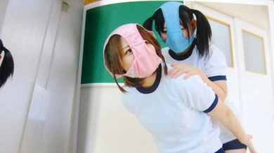 Cubrirse la cara con ropa interior, el último grito en Japón