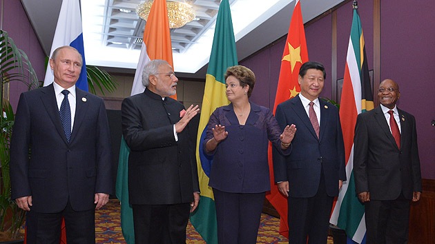"El banco BRICS es el primer paso en la desdolarización de la economía mundial"