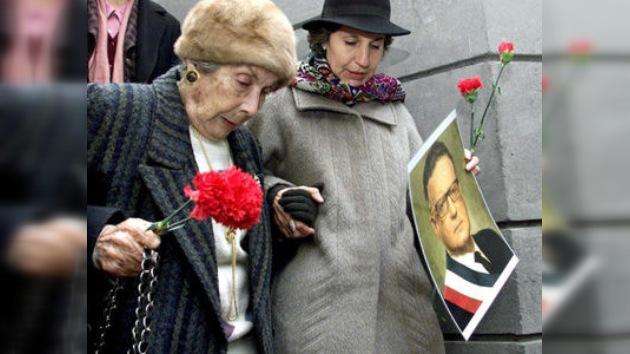 La familia de Salvador Allende presenta una petición oficial para exhumar sus restos