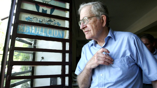 Chomsky: EE.UU. sigue dominando al mundo por medio de "violencia y arrogancia"