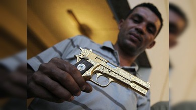 Un rebelde de 22 años confiesa el asesinato de Gaddafi