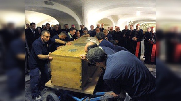 Abren tumba de Juan Pablo II en Vaticano