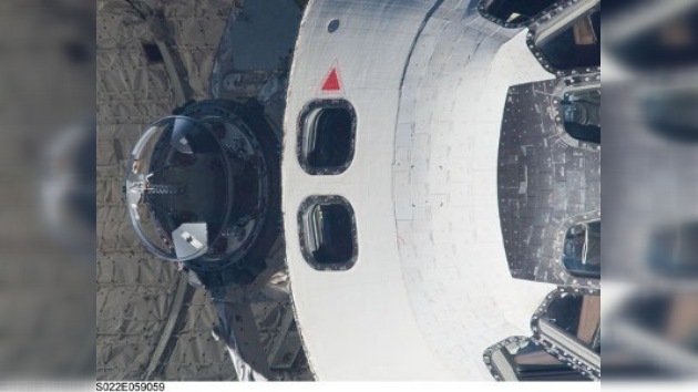 El Endeavour llega a la EEI con el mayor ventanal espacial de la historia