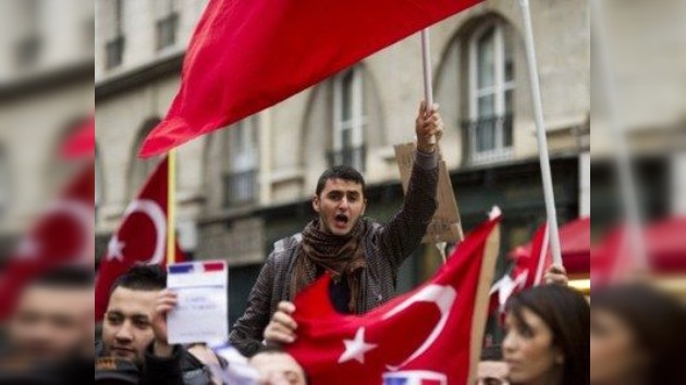 Turquía se revuelve contra la ley francesa que prohibe negar el genocidio armenio