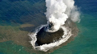 Fotos: Nueva isla que emergió en aguas territoriales de Japón no para de crecer