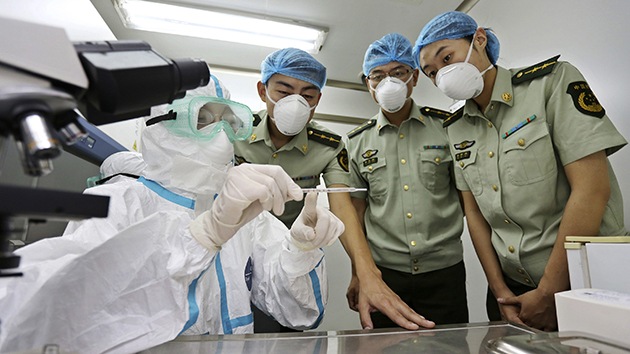 Un médico indica los pasos a seguir para impedir la epidemia del ébola en EE.UU.