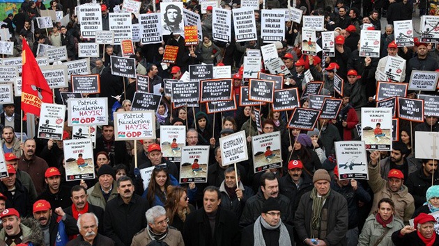 Fotos: Los turcos protestan por los sistemas Patriot de la OTAN y la guerra en Siria