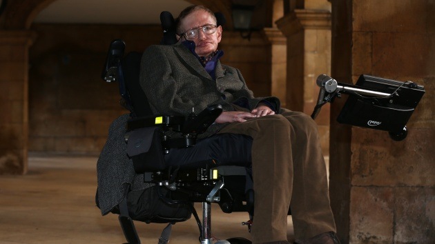 Científicos encuentran la manera de combatir la enfermedad de Stephen Hawking