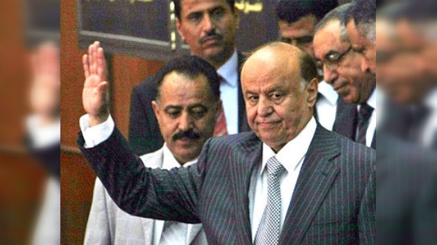 El ex presidente de Yemen entrega oficialmente el poder tras 33 años de mandato