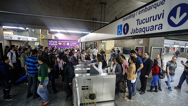 Brasil: los trabajadores del metro votan a favor de continuar con la huelga que amenaza el Mundial