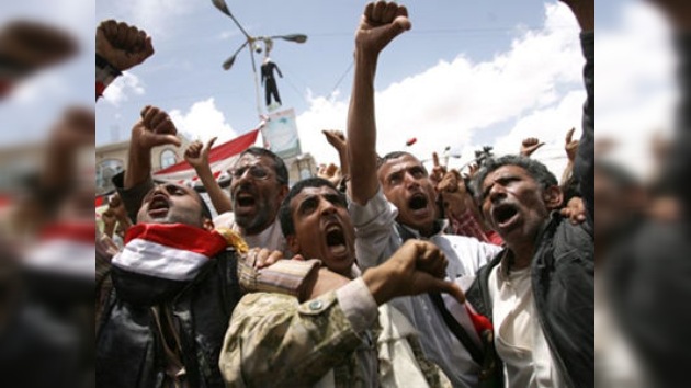 La oposición asalta dependencias gubernamentales en la capital yemení 