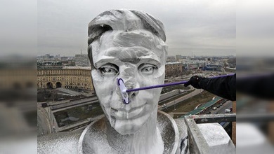 Vídeo: 'abrillantan' el monumento de Yuri Gagarin por el Día de la Cosmonáutica