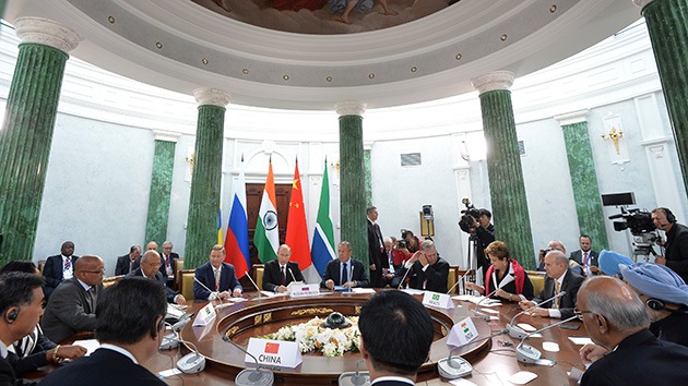 Los BRICS condenan la introducción de sanciones contra Rusia
