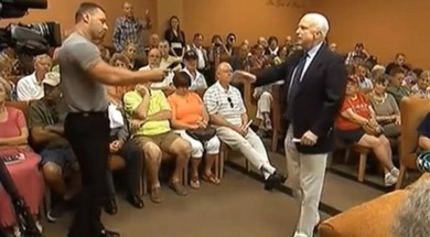"Les detendría y juzgaría a todos ustedes por traición, señor McCain"