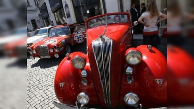 Moscú vuelve a ser testigo de la carrera de autos clásicos