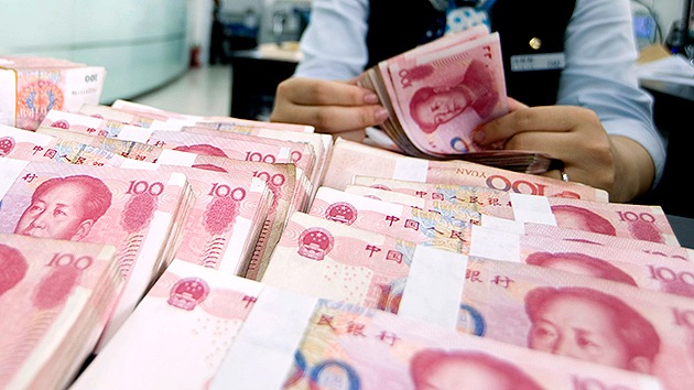 ¿El declive del dólar? El yuan seduce a Europa