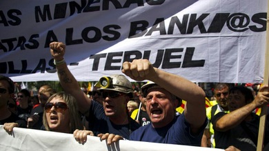 VIDEO: Violentos enfrentamientos en España durante las protestas mineras