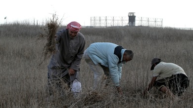 Un palestino, herido por soldados israelíes en la frontera de Gaza