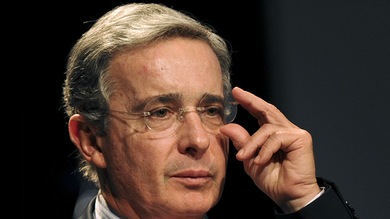 Desactivan una bomba en un teatro de Buenos Aires antes de un discurso de Álvaro Uribe