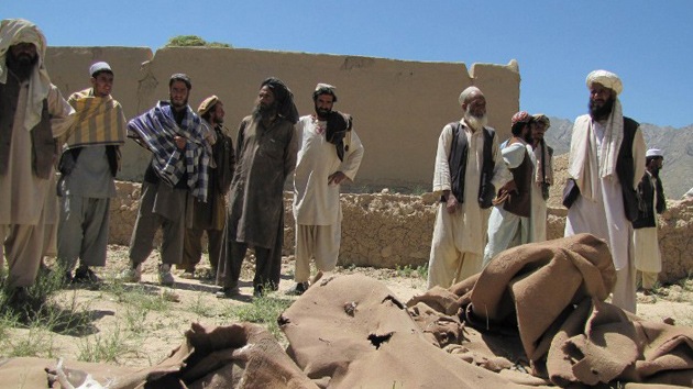 Aviones de la OTAN matan a 15 civiles en una mezquita afgana