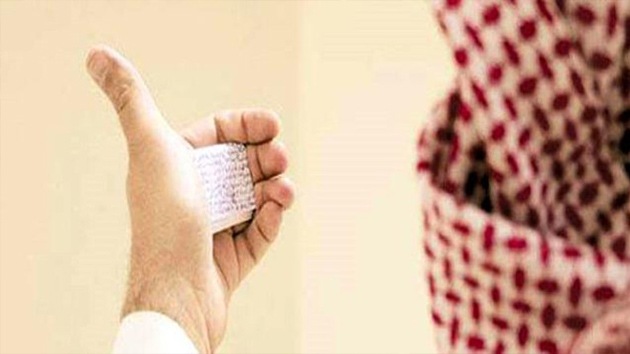 Un saudita descubre en su oído una 'chuleta' que usó 20 años atrás para aprobar