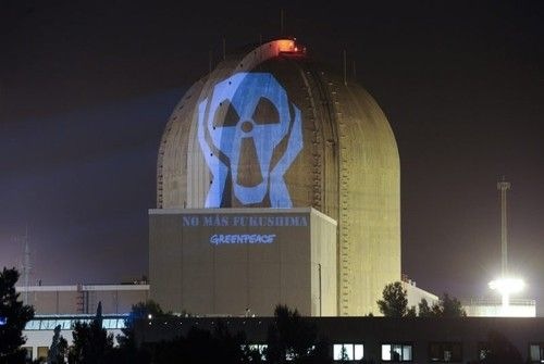 Greenpeace proyectó mensajes antinucleares en las centrales españolas