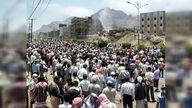Diez heridos por bala en Yemen en manifestaciones violentas contra Saleh