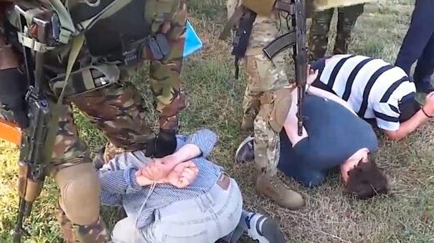VIDEO: Militares ucranianos maltratan a los periodistas rusos detenidos
