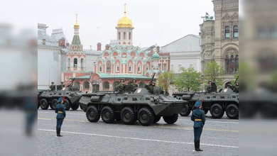 La Plaza Roja acoge el tradicional desfile militar del aniversario de la Gran Victoria