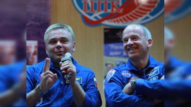 Empieza el descenso de la nave Soyuz, trae a dos astronautas de la ISS
