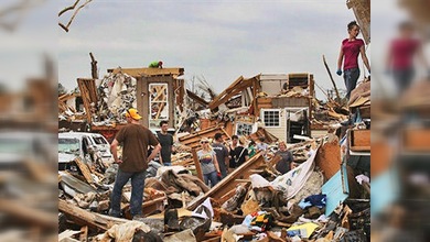 La ola de tornados llega a Oklahoma y Kansas