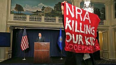 Masacre en Connecticut: La Asociación del Rifle culpa a los videojuegos de la violencia