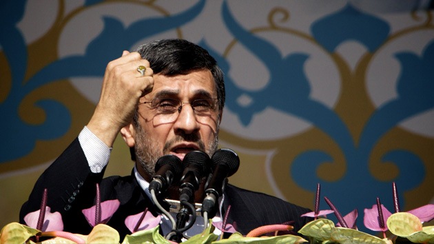 Ahmadineyad a EE.UU.: "Dejen de apuntar a Irán y negociaré con ustedes"