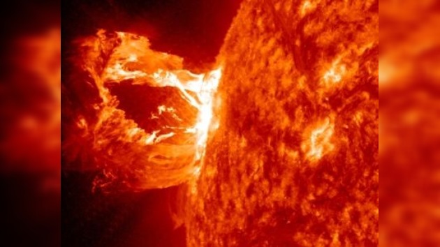 Fotos y vídeo: la erupción más ostentosa del Sol