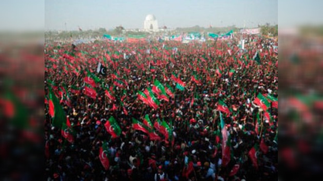 Más de cien mil personas protestan contra EE. UU. en la ciudad pakistaní de Karachi