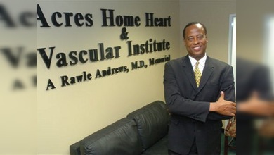 El médico de Jackson espera en Los Ángeles la decisión de los fiscales