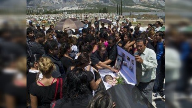 México entierra a las víctimas del atentado de Monterrey