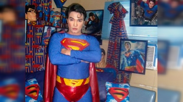 Superman gracias a la cirugía estética