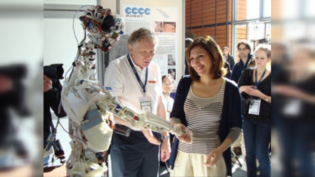 Un robot con esqueleto humano para potenciar el desarrollo de la IA