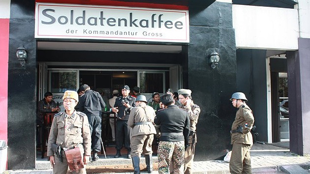 Fotos: Una cafetería de temática nazi indigna a los indonesios