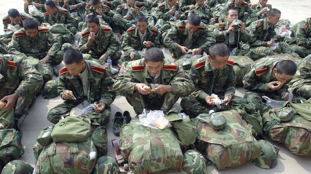 Al Ejército chino le crecen los soldados y estudia desarrollar vehículos más amplios