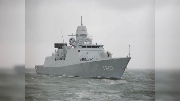 La fragata holandesa desarmó a 12 piratas frente a Somalia