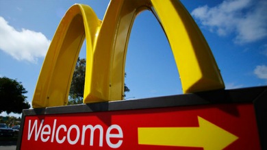Despiden a una empleada de McDonald´s por invitar a unos bomberos