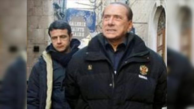 Berlusconi lució una campera con el escudo de Rusia