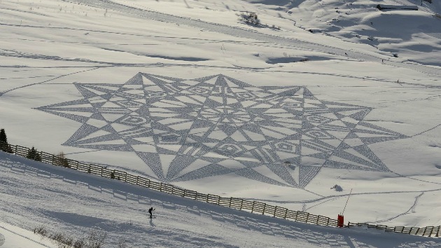 Gigantescos dibujos 'extraterrestres' dejan 'huella' sobre la nieve