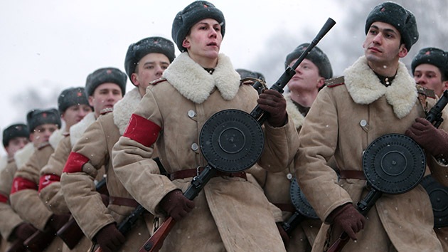 Rusia conmemora el 70.º aniversario del fin del sitio de Leningrado con un desfile militar