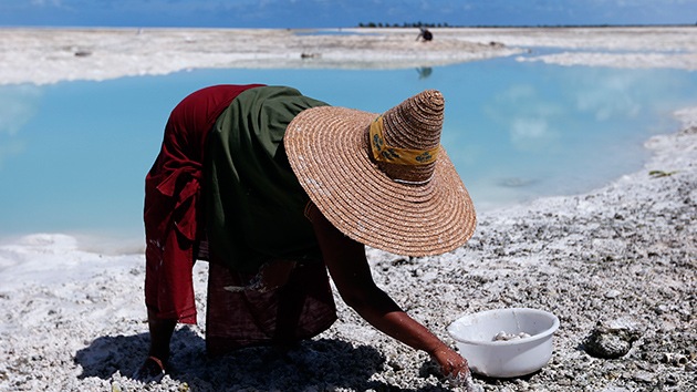 Fotos: La última generación de Kiribati, una isla a punto de ser devorada por el mar
